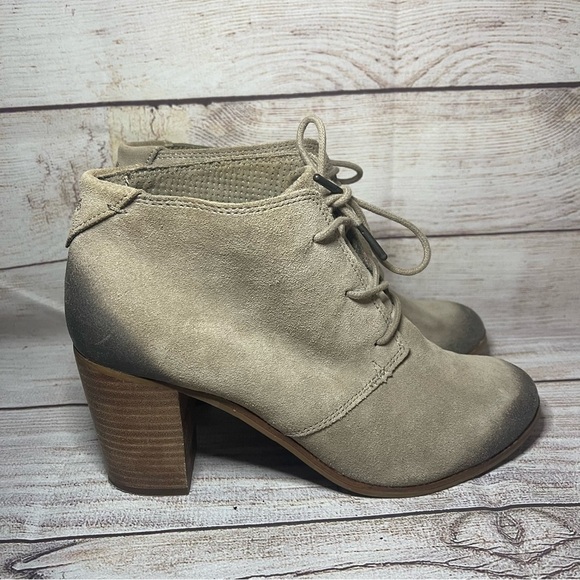Toms Shoes - Toms Ankle Booties Chukka Taupe Gray Suede Lace Up Heels Women's Shoes Size 10